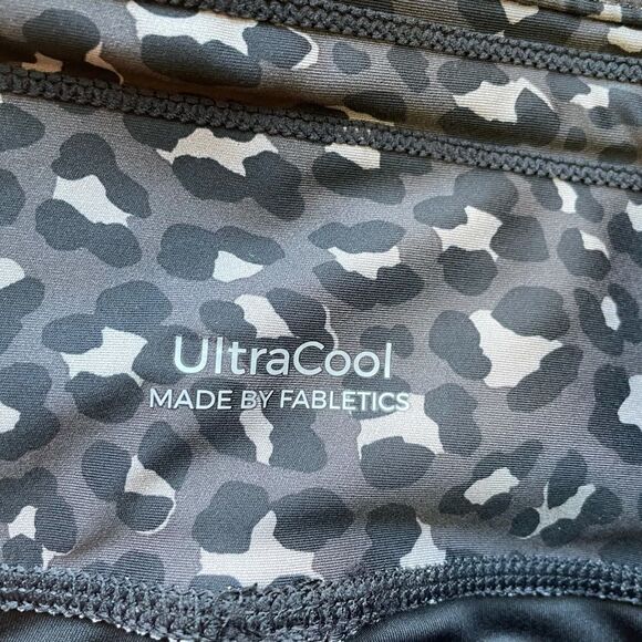 Fabletics UltraCool Pocketed Legging - Women’s S - Picture 7 of 9